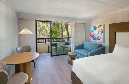 Shipyard Plantation Hotel | 2 Units w/Balconies & Pool, Just Steps from Hilton Head Beach!