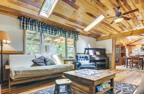 Skyland House | 20-Acre Cabin w/Pond: 5 Mi to Biltmore Estate!
