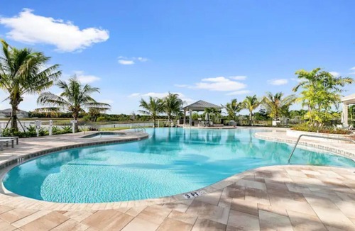Naples House | 2023 Luxurious Lakeside Oasis