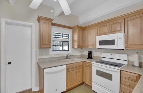 Central Beach Condo | 2025 Discounts! Lovely and Updated Unit Steps from the Ocean and Heated Pool
