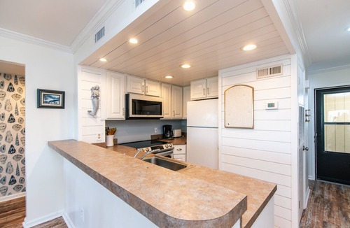 Edisto Island Villa | 210 Bay Creek Villa-Beautiful 2nd Floor Villa;Private Balcony;Water Views;Communal Pool