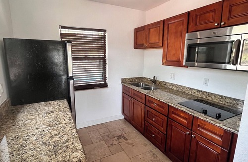 Singer Island Hotel | 214 Superior Single Room in a waterfront hotel in Singer Island, FL