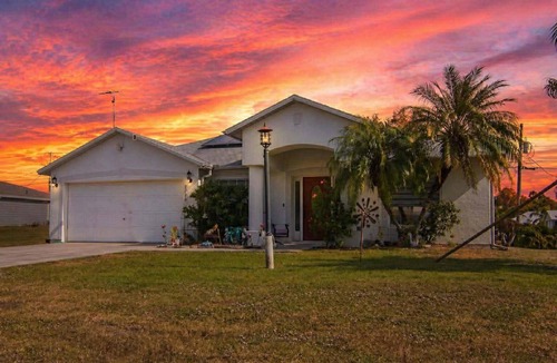 Vero Lake Estates House | 25% Off Pet Friendly HotTub 8 mi to Beach Sebastian 7mil Bass Fishing Boating