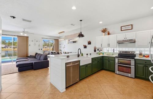 Sunset Lakes House | 2989 - Flamingo Farmhouse