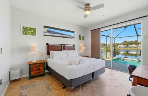 Sunset Lakes House | 2989 - Flamingo Farmhouse