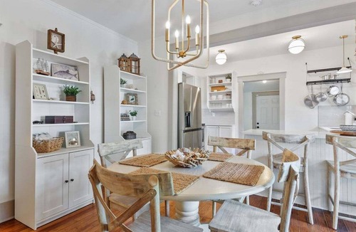 Midtown House | 2bd/1ba Craftsman Home * Renovated * 30 days +