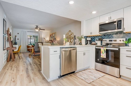 Montgomery Condo | 2bd/2ba Condo * Pool * Dogs Welcome * 30+ day stay