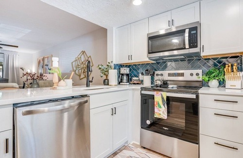 Montgomery Condo | 2bd/2ba Condo * Pool * Dogs Welcome * 30+ day stay