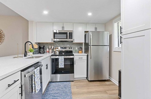 Montgomery Condo | 2bd/2ba Condo * Pool * Dogs Welcome * 30+ day stay