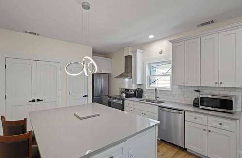 Savannah Victorian District House | 2bd/2ba Townhome * Renovated * 30+ day stay