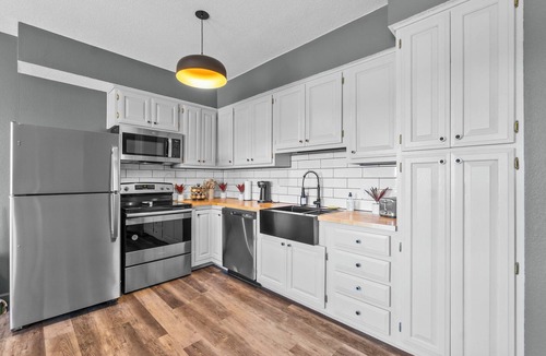 Cape Girardeau Apartment | 2Bdrm Stay in Downtown Cape, Walkable, Laundry