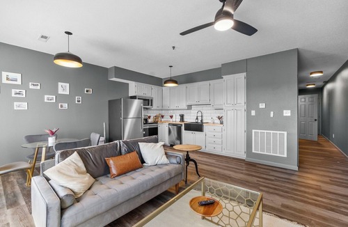 Cape Girardeau Apartment | 2Bdrm Stay in Downtown Cape, Walkable, Laundry