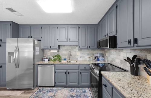 Jackson House | 2BR 1BA Cozy Townhome All the Amenities Patio Minutes from I-40