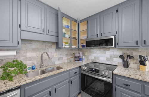 Jackson House | 2BR 1BA Cozy Townhome All the Amenities Patio Minutes from I-40