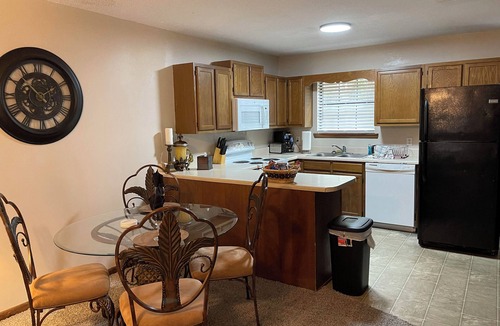 Douglas Apartment | 2br apartment in Douglas! Less than a mile to Shopping and Restaurant District.