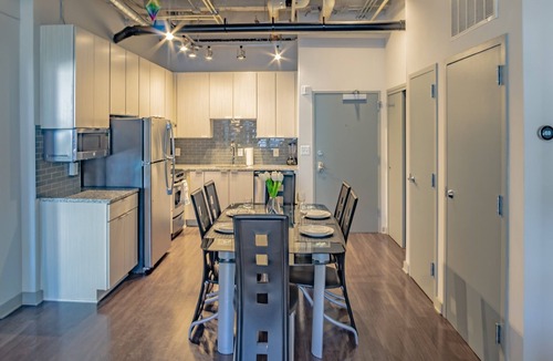 SoNo Apartment | 2BR Fully Furnished Apartment - Great location in Midtown
