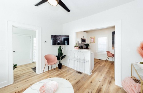 Historic Uptown Apartment | 2BR Furnished Apartment - Monthly Stays - Downtown St Petersburg