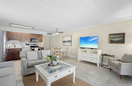 Whitney Beach Condo | 2BR Gulfside Paradise – Longboat Key by RVA