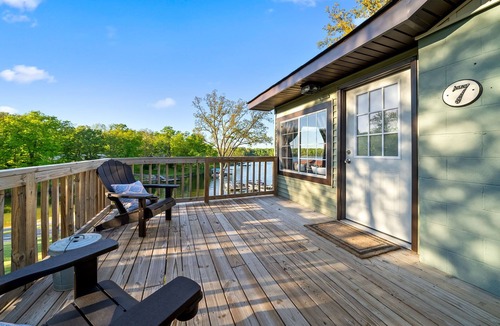 Buchanan Cabin | 2BR Kentucky Lakefront: Private Boat Ramp, Boat Slip & Sunrise!