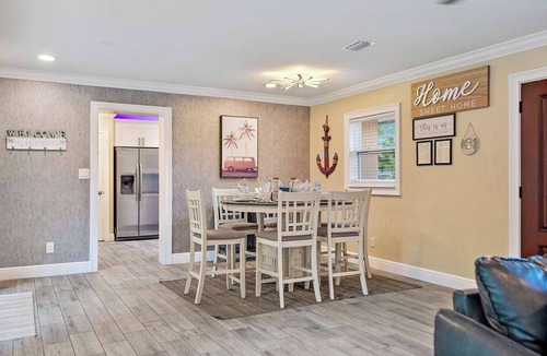 Meadowlawn House | 3/2 house with pool & pond in the backyard (73rd Ave)