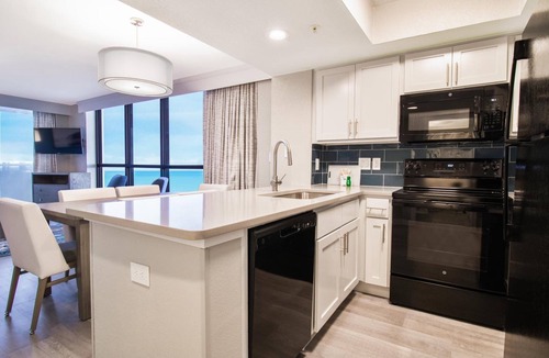 Myrtle Beach Hotel | 3 Balcony Suite by the Beach l Access to Pool Complex & Coastal Dining