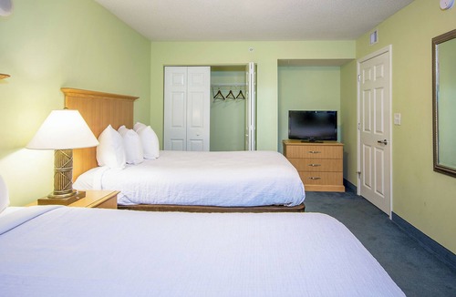 Myrtle Beach Hotel | 3 Beautiful Rooms with Balcony and Panoramic Ocean Views – Steps from the Sand