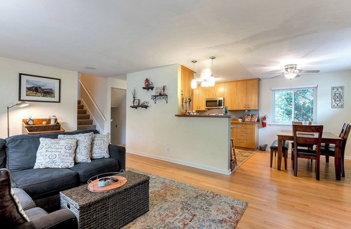 Cottage Line House | 3 Bed 1.5 Bath Blocks to Beach- Dogs OK! Quiet Cul-de-sac