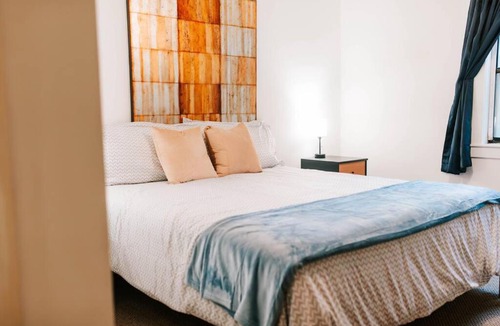 Athens Apartment | 3-Bed Athens Getaway right near UGA with Pool and Parking and SmartTV