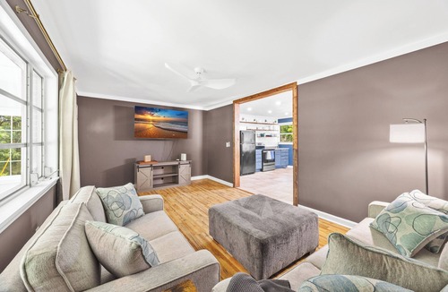 Seneca House | 3 bedroom 2 bath home located minutes from Keowee Mariana, shopping and Clemson