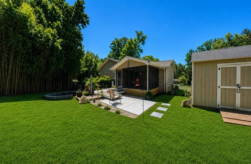 Riverdale House | 3-bedroom 2 Bath house in soothing Riverdale with AC and screened patio deck.