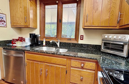 Newport House | 3-bedroom, 2-bath home in Cape Carteret