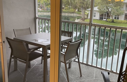 Naples Condo | 3 Bedroom/2 Bathroom Condo 2nd Floor