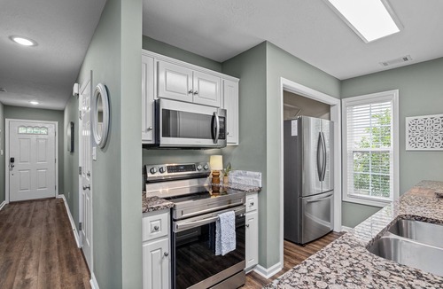 Grovetown House | 3 bedroom 3 bath home in Grovetown. The sleeping arrangements for this property are 3 queen beds and the sofa upstairs folds out into a king bed.