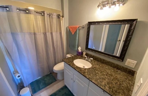 Bayview Apartment | 3 Bedroom 802804 by Houzlet