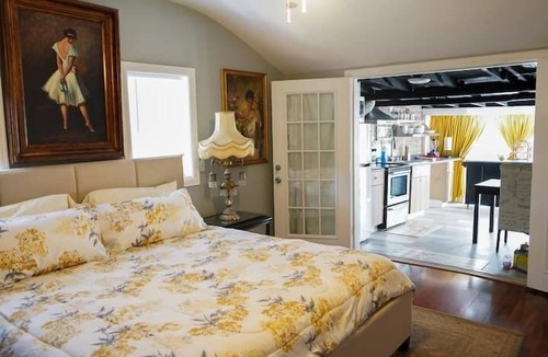 Bayview Apartment | 3 Bedroom 802804 by Houzlet
