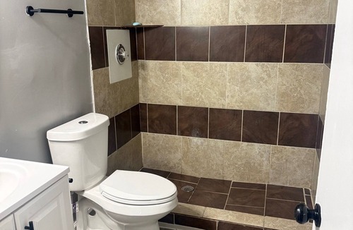 Candler-McAfee Apartment | 3-Bedroom Apartment with WiFi and Convenience