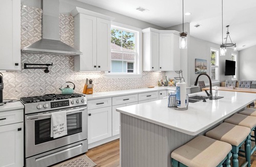 Port Royal House | 3-bedroom cottage in Port Royal with Outdoor Patio and Fire Pit