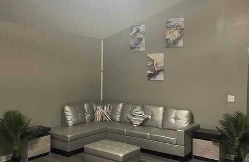 Lexington House | 3 Bedroom Cozy Home