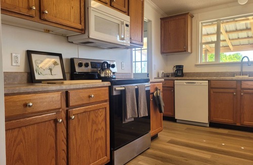 Northside House | 3 Bedroom Home with RV Hookup and Fishing Lake - Manufactured Home - NON-SMOKING