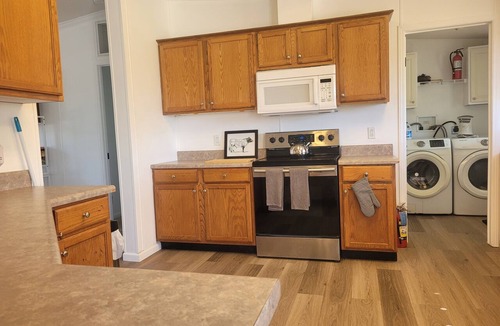 Northside House | 3 Bedroom Home with RV Hookup and Fishing Lake - Manufactured Home - NON-SMOKING