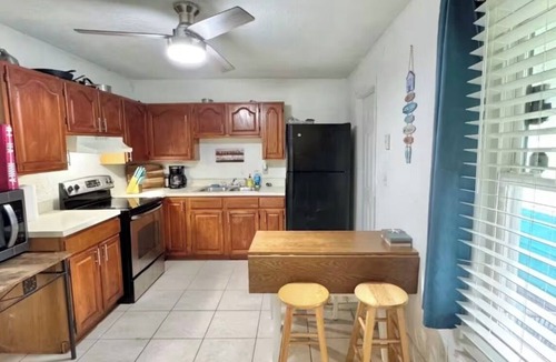 Orlando House | 3-bedroom house in amazing Orlando with AC and fitness room-BEACH STYLE BUNGALOW