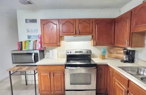 Orlando House | 3-bedroom house in amazing Orlando with AC and fitness room-BEACH STYLE BUNGALOW