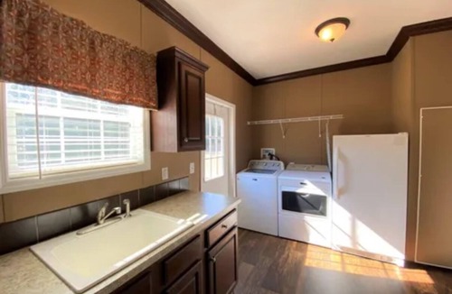 South Carolina Lakes & Blackwater Rivers House | 3-bedroom house in enjoyable Swansea with AC. Long term rental