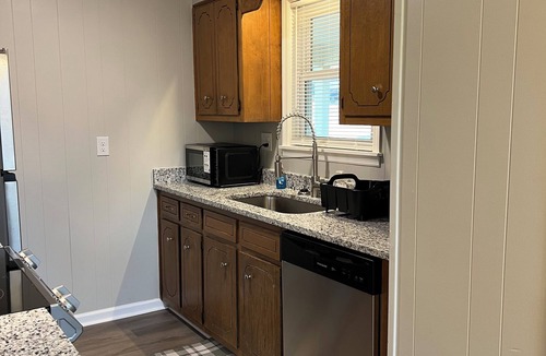 Martinez House | 3-bedroom house in lovely Martinez with cool AC and charm: Master’s Ready!