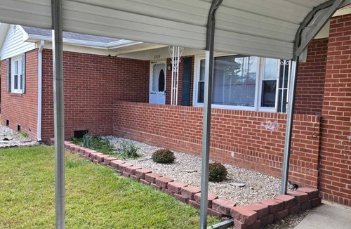 Westover House | 3-bedroom house in tranquil Fayetteville with AC for relaxing stays two