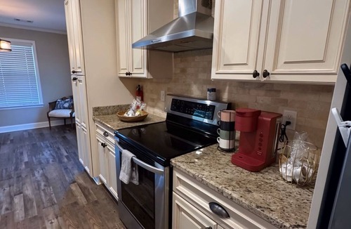 Tifton House | 3-bedroom house with pool in quiet neighborhood
