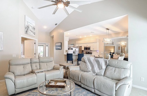 Falcons Glen House | 3 Bedroom Lely Resort Retreat with Heated Pool and Players Club