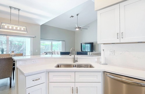 Falcons Glen House | 3 Bedroom Lely Resort Retreat with Heated Pool and Players Club