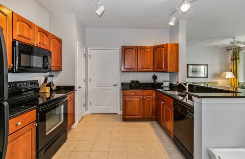 Kissimmee Condo | 3 BEDROOM LUXURY CONDO 10 MINUTES AWAY FROM DISNEY