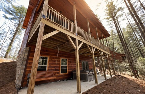 Unaka Cabin | 3-bedroom modern cabin in Murphy with cozy mountain vibes